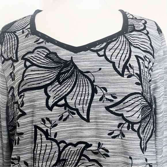 Alfred Dunner Butterfly Motif Applique Space Dye Black and Gray Knit Top L - Picture 3 of 8